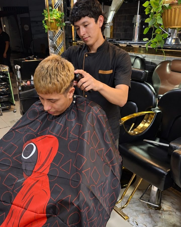 Servicio de peluquería y barbería en Coral Store